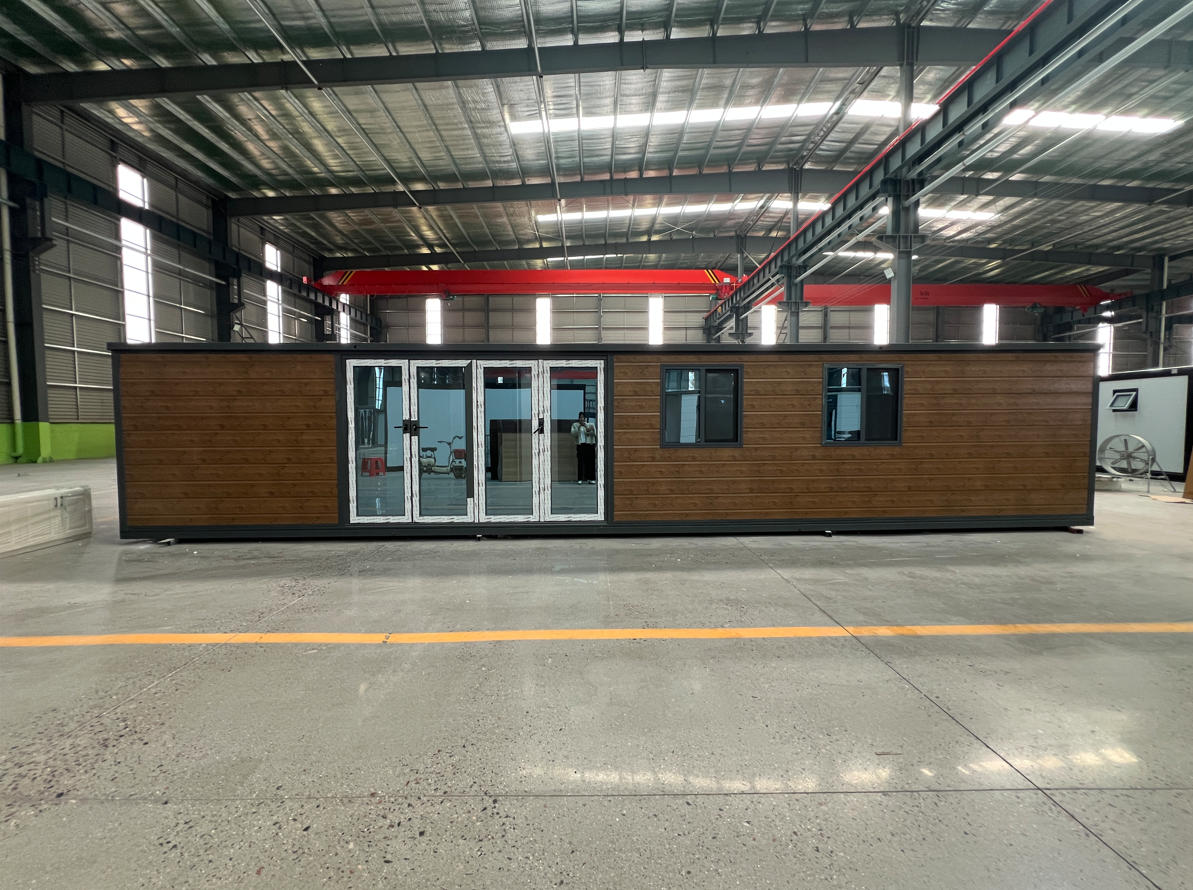 40FT Three bedrooms one bathroom one kitchen